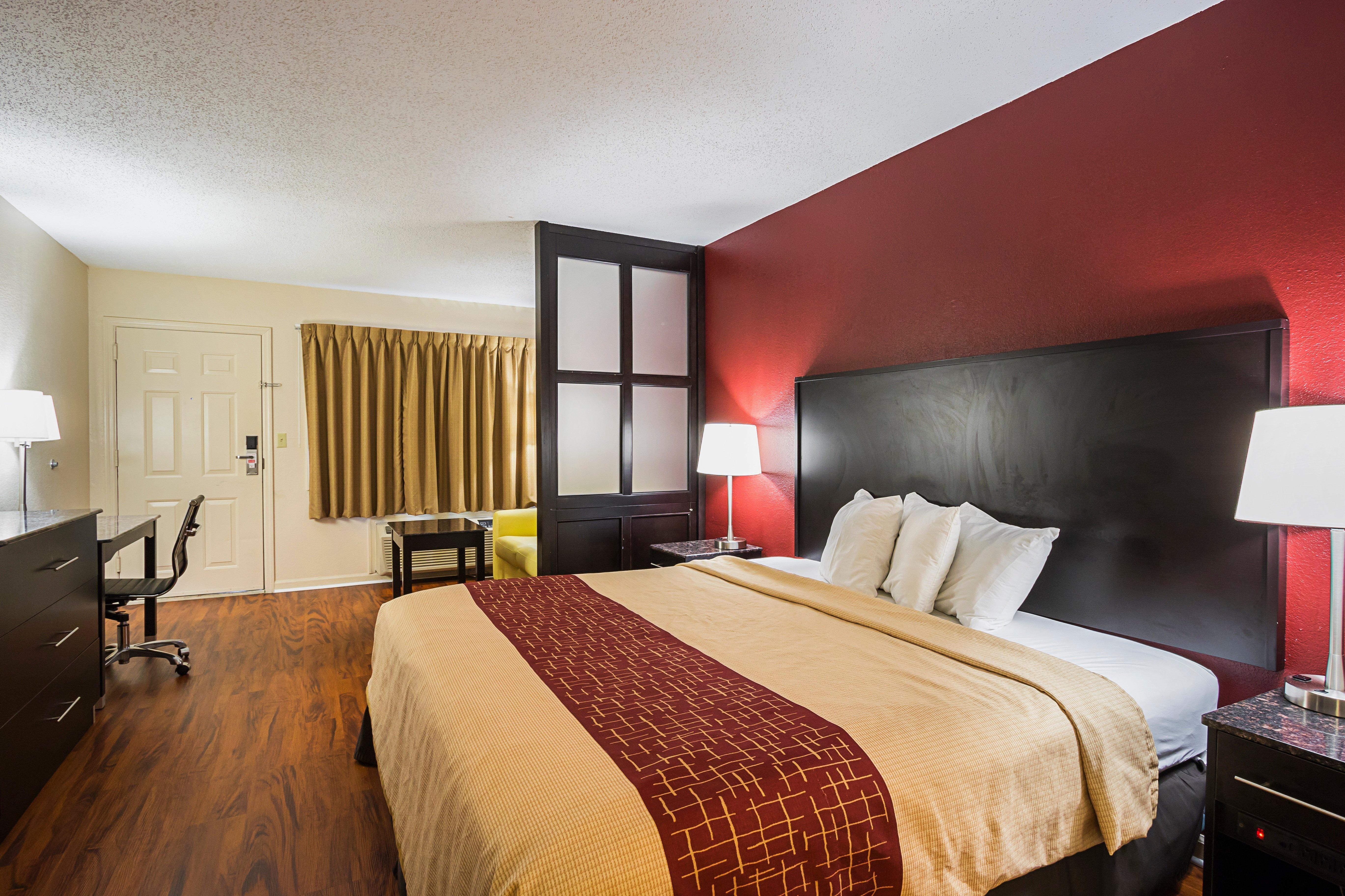 Red Roof Inn & Suites Scottsboro Exterior photo